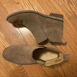 Lucky Brand Chelsea Suede Ankle Boots, 8.5 medium